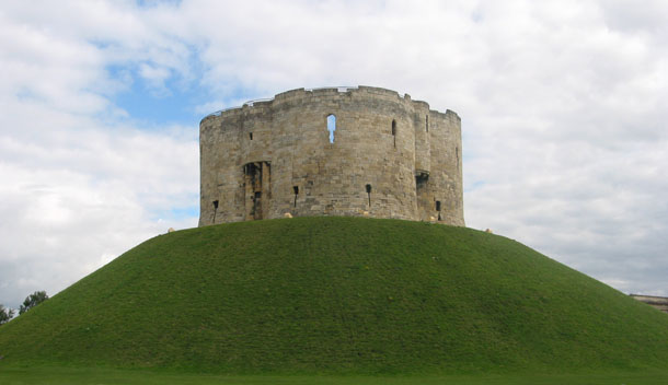 cliffords_tower_york